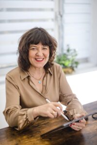 Kopie-von-Auswahl-Autorenfoto-Dominik_PFAU_424918-scaled